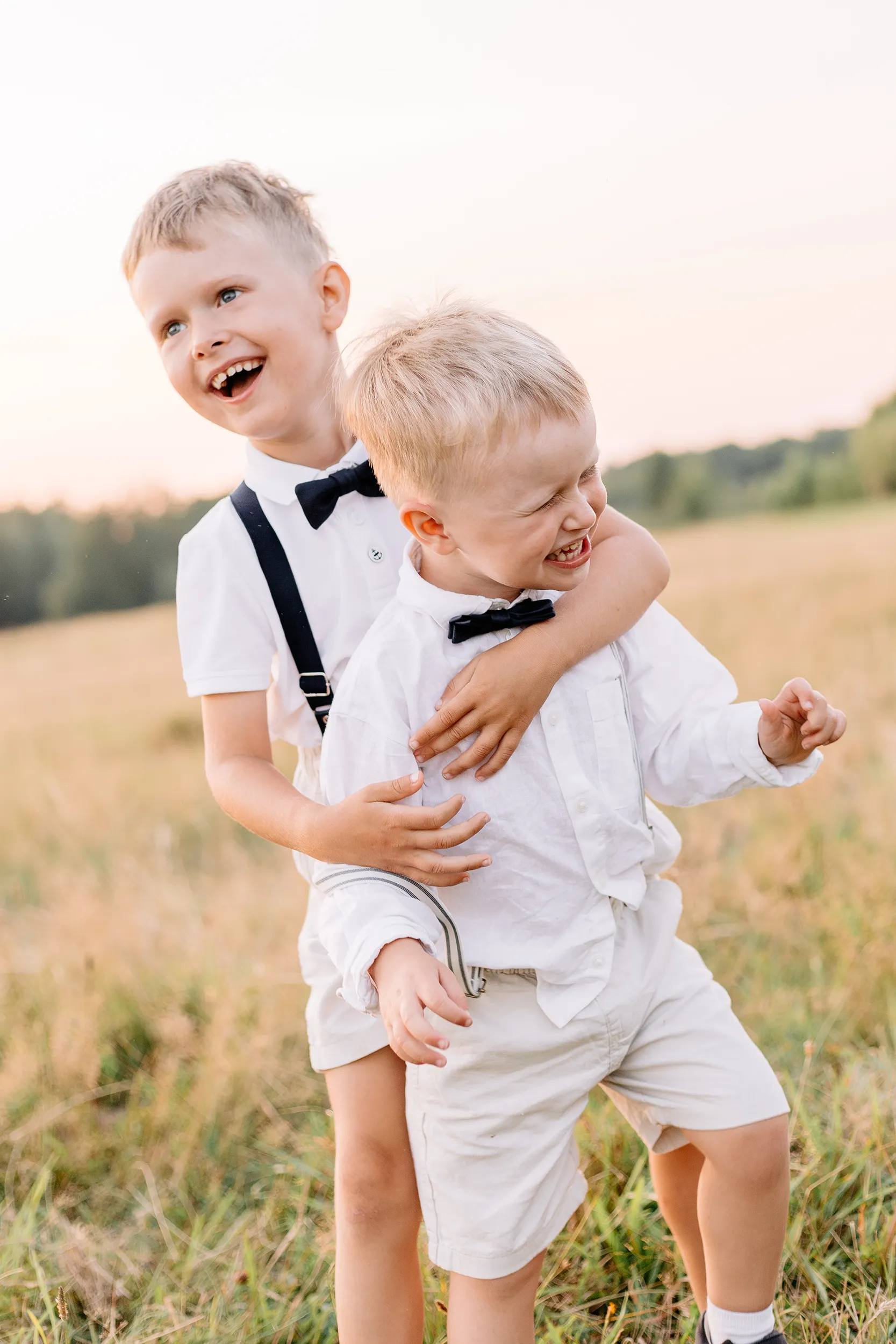 Sesja rodzinna w plenerze - sesja plenerowa Łódź - fotografia rodzinna Pauliny, Bartka i chłopaków