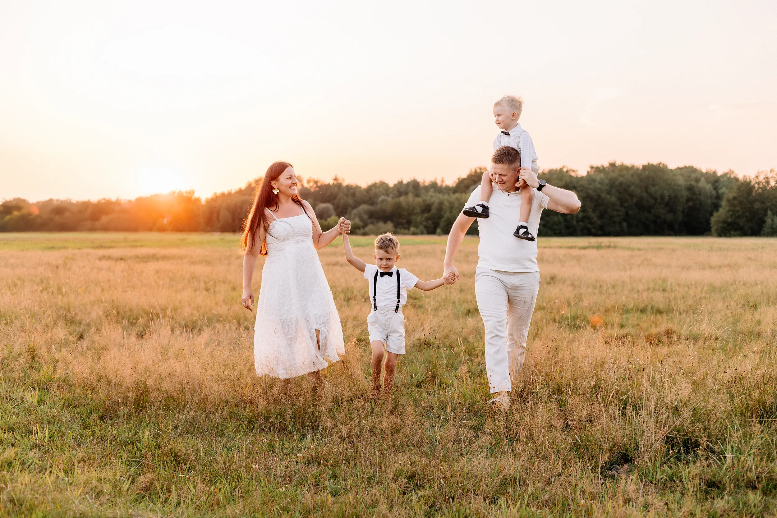 Fotografia rodzinna w plenerze - sesja plenerowa Łódź - sesja rodzinna Pauliny, Bartka i chłopaków