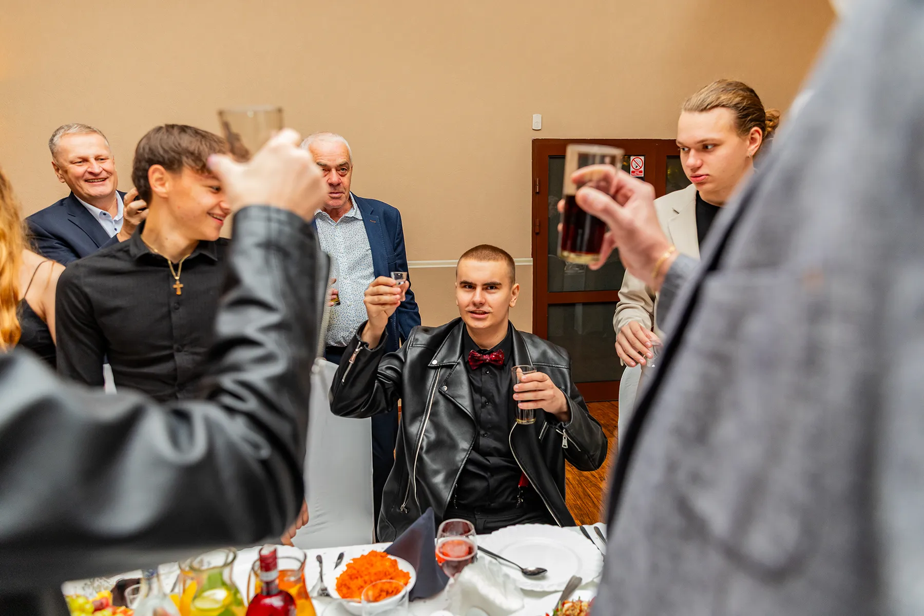 Fotografia eventowa - fotograf na osiemnastkę Łódź - reportaż z 18. urodzin Mateusza