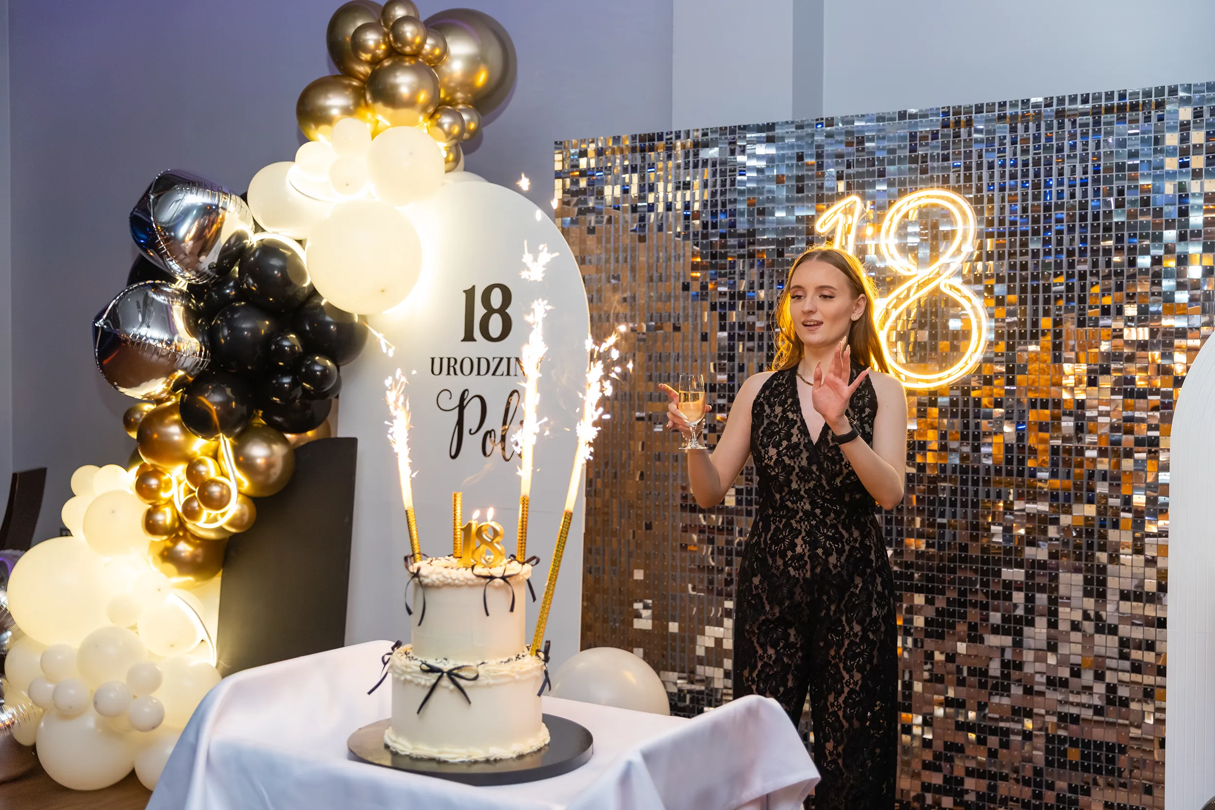 Fotografia eventowa - fotograf na osiemnastkę Łódź - zdjęcia z 18. urodzin Poli