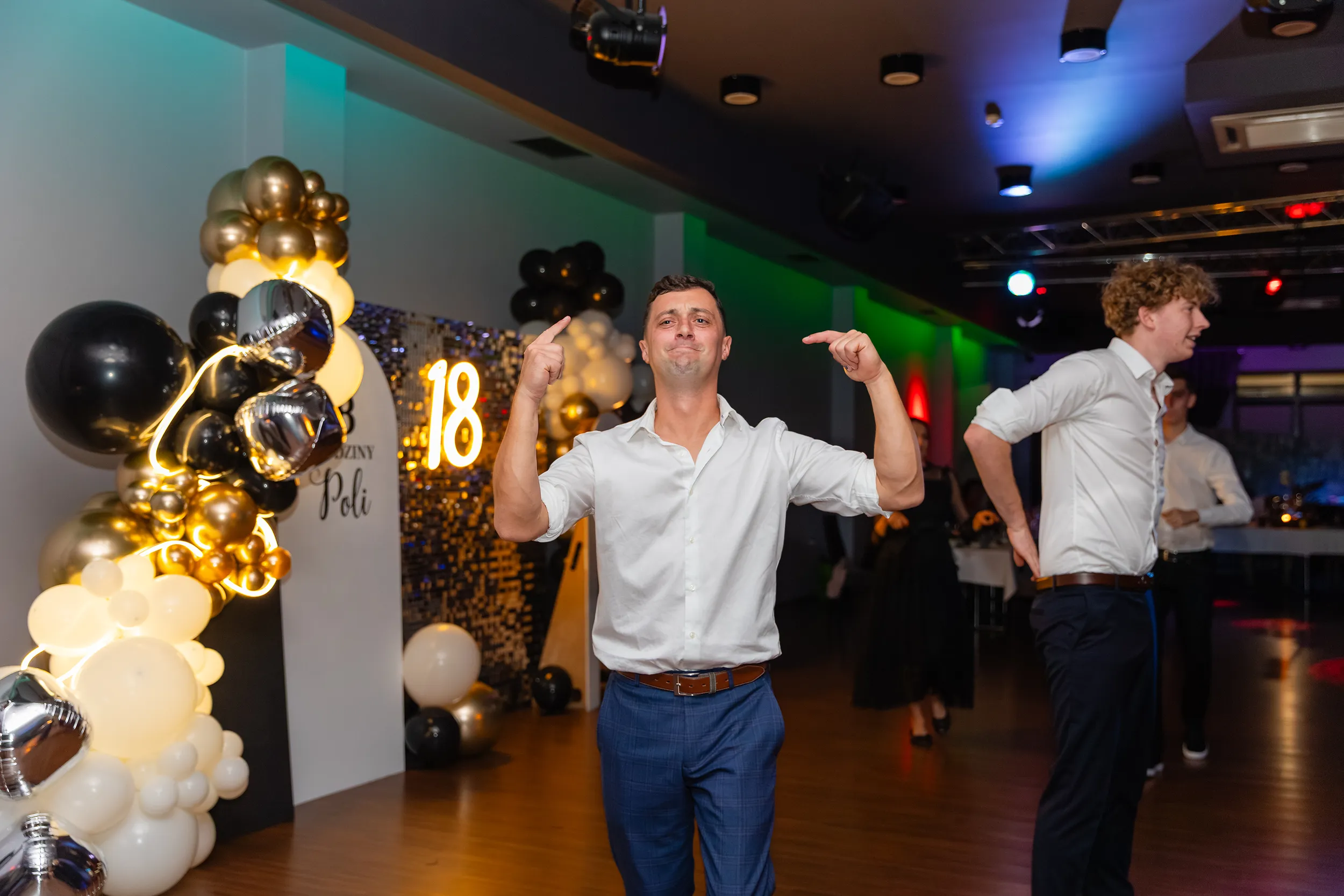 Zdjęcia z 18. urodzin Poli - fotograf na 18 Łódź - fotografia eventowa