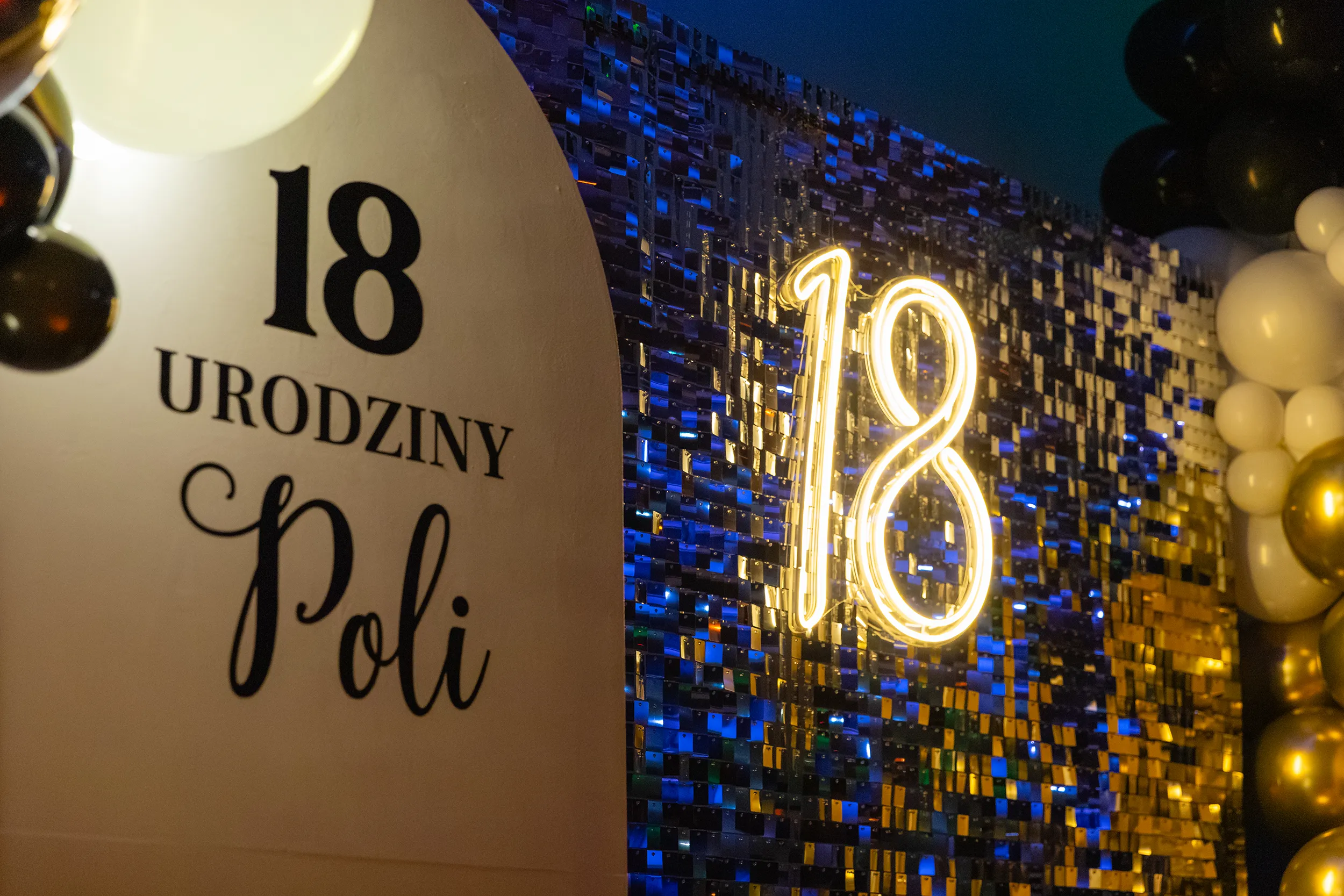 Zdjęcia z 18. urodzin Poli - fotograf na osiemnastkę Łódź - reportaż z urodzin