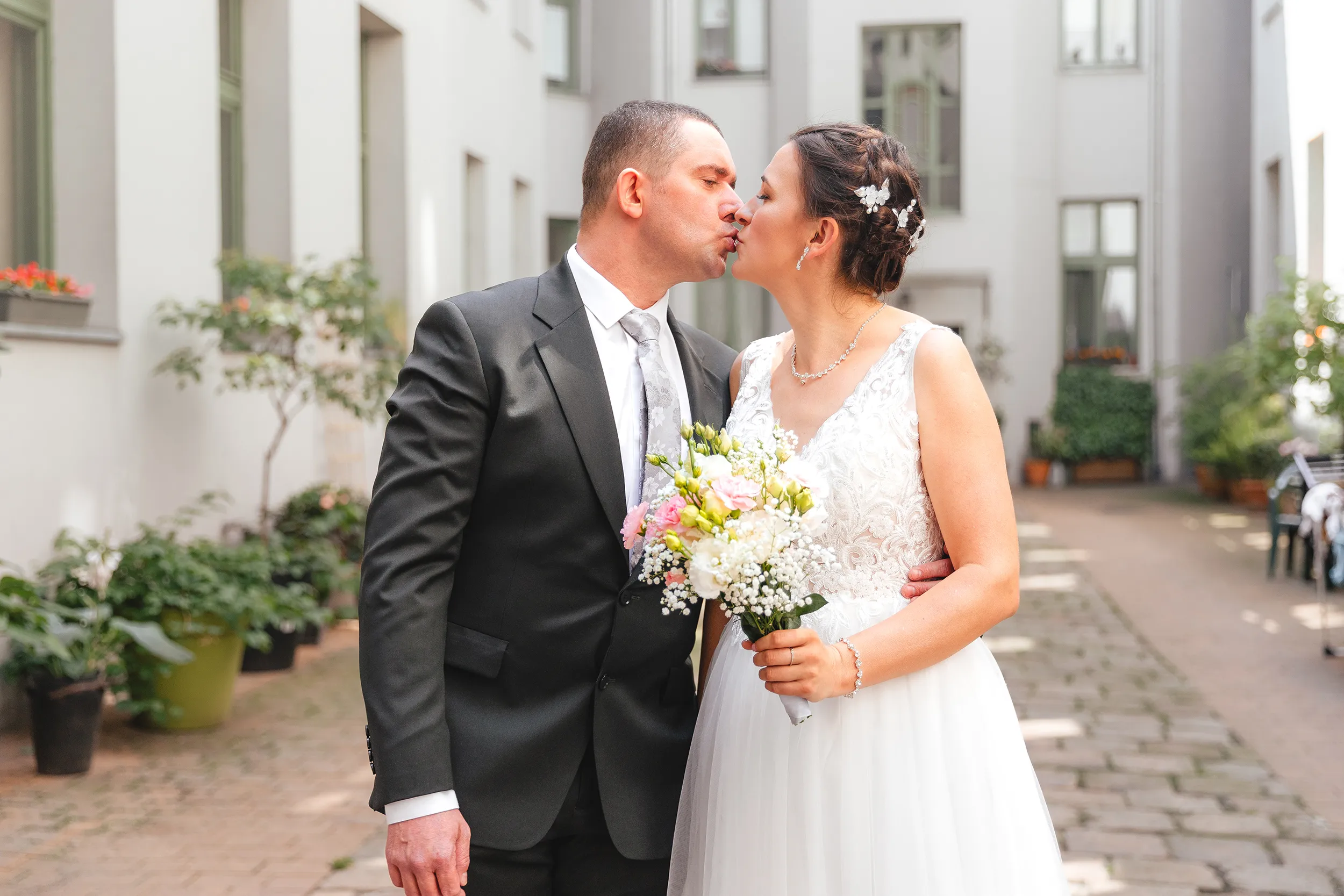 Moment zaślubin - fotografia weselna Piotrków Trybunalski