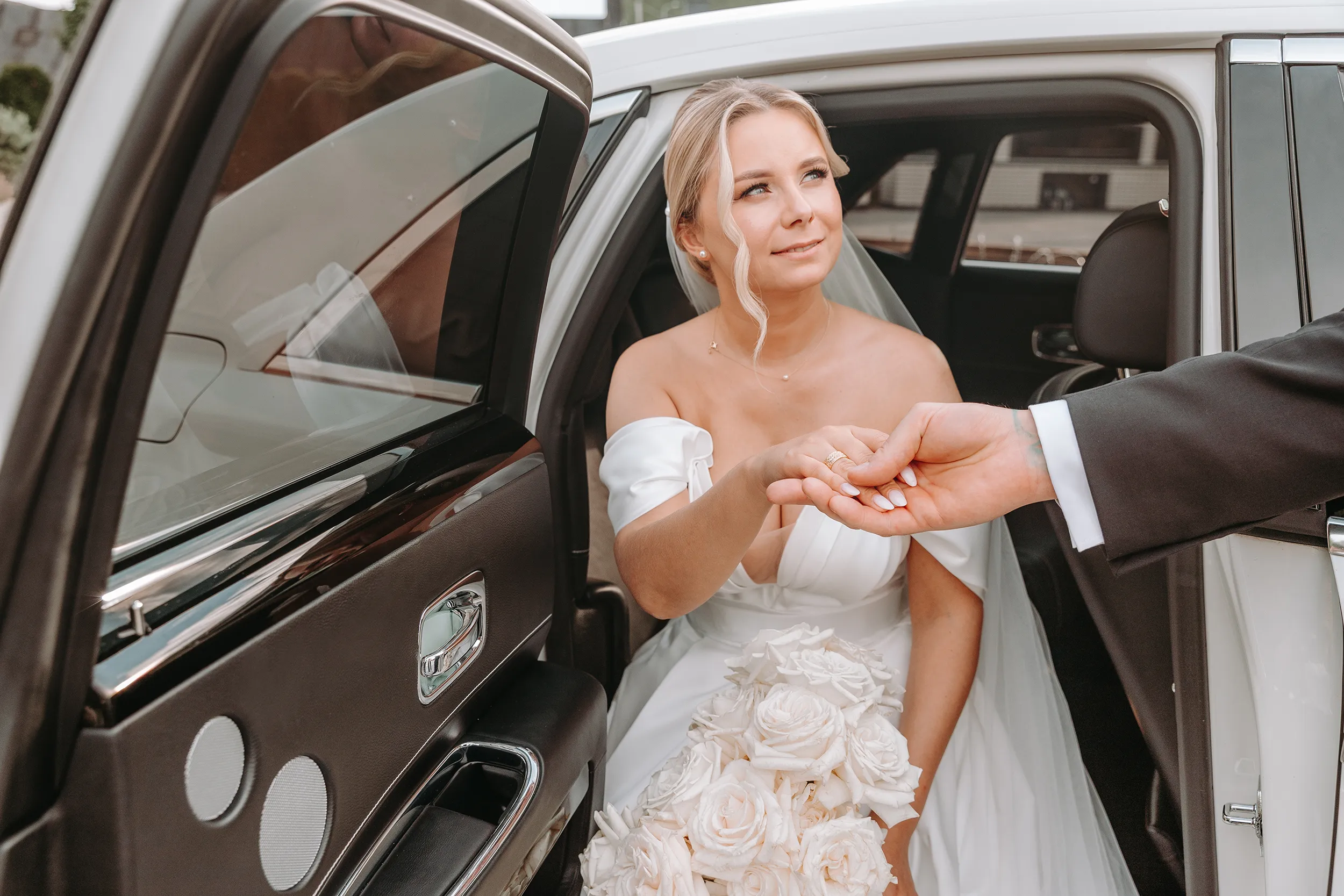 Przygotowania ślubne - zdjęcia ślubne w plenerze Pabianice