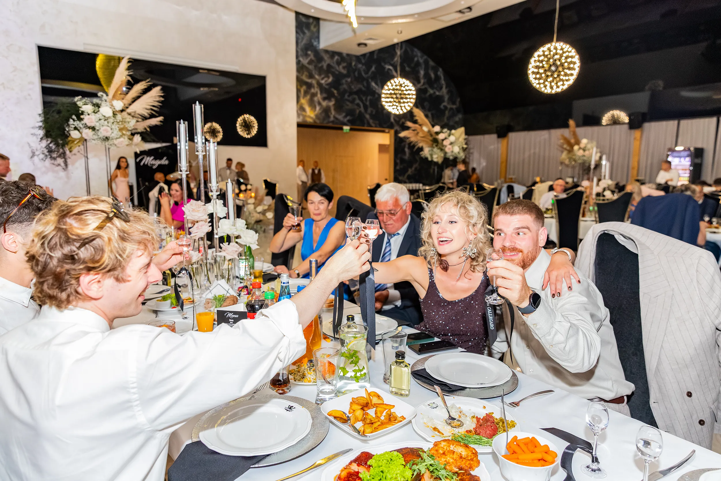 Weselna zabawa i śmiech - reportaż z wesela Skierniewice