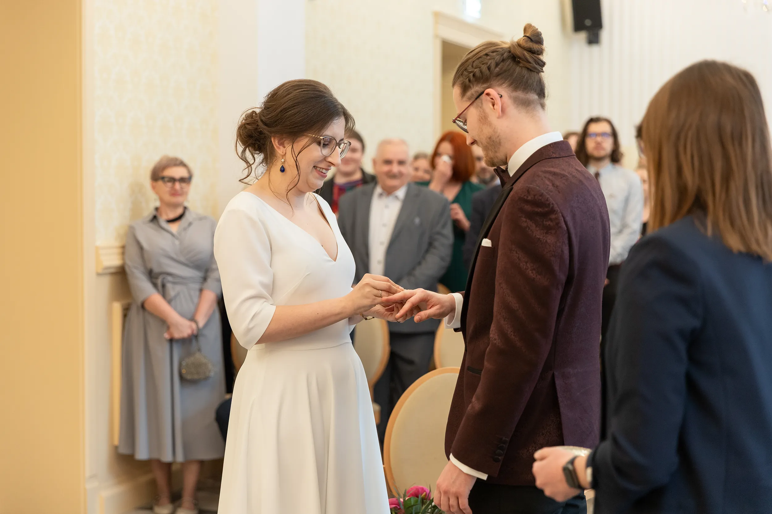 Wymiana przysięgi małżeńskiej - reportaż ślubny Zgierz