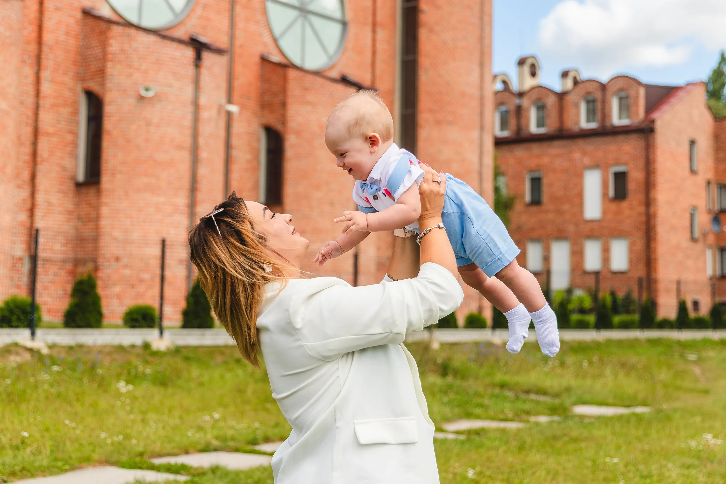 Portret rodzinny po chrzcie - fotograf na chrzest Łódź